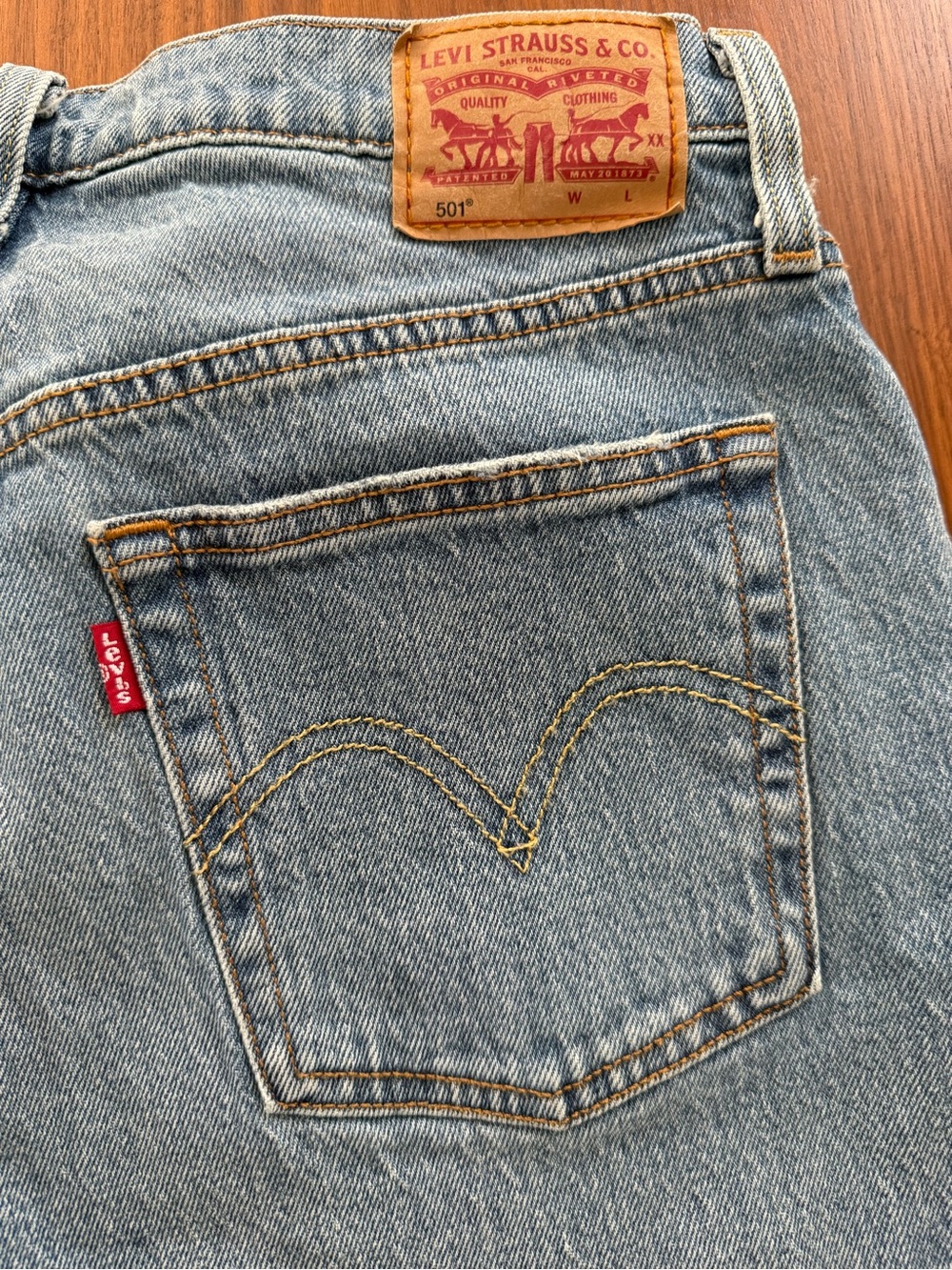 LEVIS - 501 High Rise Button-Fly Midi Denim Shorts - Picture 7 of 8